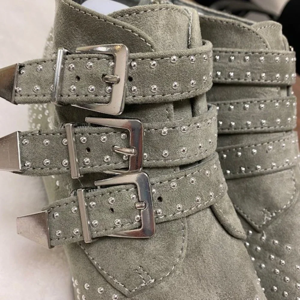 Qupid Olive Muni Studded Ankle Bootie, size‎ 7